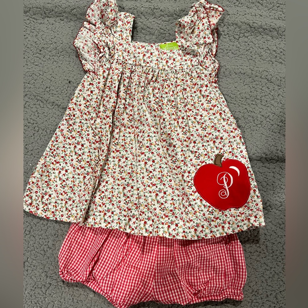 Smocked Auctions Girls “P” Set